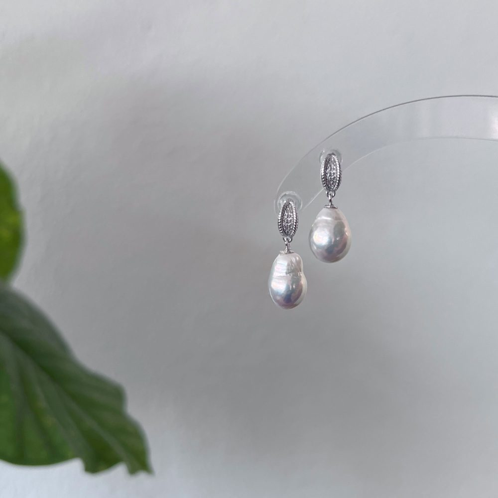 [BRIGITTE] Freshwater Pearl Earrings (Baroque 9x13mm)